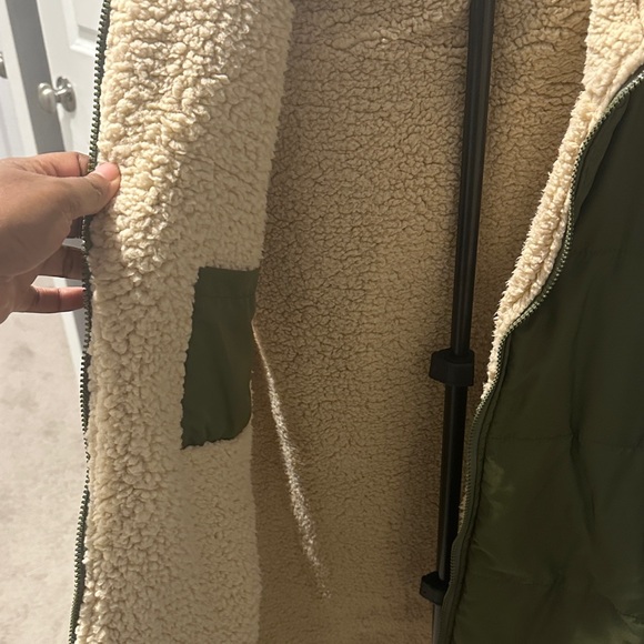 Olive Green Women's Puffer Vest with Sherpa Lining BNWOT - Picture 3 of 6